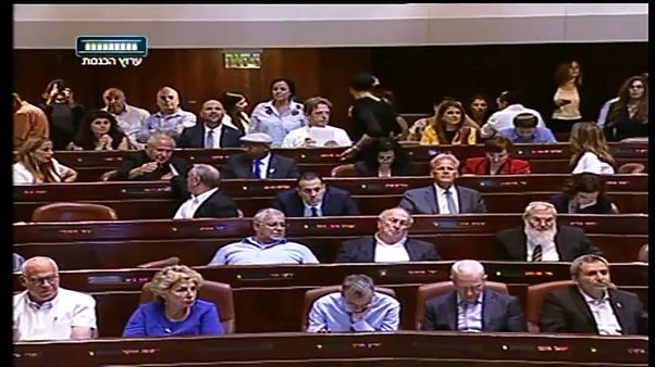 الكنيست يصوت بالأغلبية لصالح تشريع يقتطع من أموال الضرائب الفلسطينية الكنيست يصوت بالأغلبية لصالح تشريع يقتطع من أموال الضرائب الفلسطينية