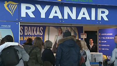 Ryanair sufre 1.100 cancelaciones por las huelgas de controladores 