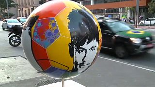 Bolas de futebol nas ruas de São Paulo