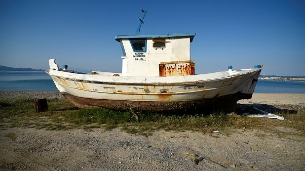 Ψαράδες στέλνουν τις βάρκες τους για απόσυρση Ψαράδες στέλνουν τις βάρκες τους για απόσυρση