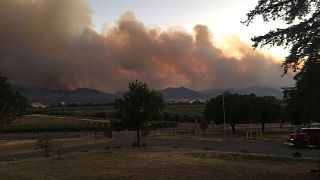 Β. Καλιφόρνια: Μεγάλη πυρκαγιά απειλεί σπίτια