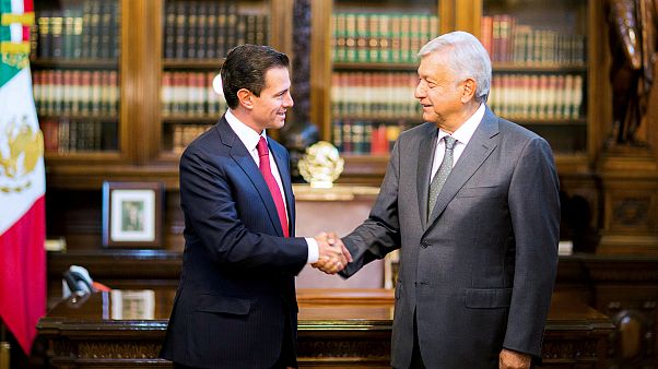 López Obrador garantiza a Peña Nieto una transición "sin sobresaltos" López Obrador garantiza a Peña Nieto una transición "sin sobresaltos"