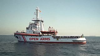 Os 60 migrantes do Open Arms chegaram a Barcelona