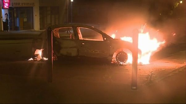 Disturbios en Nantes por la muerte de un joven por un disparo de la policía Disturbios en Nantes por la muerte de un joven por un disparo de la policía