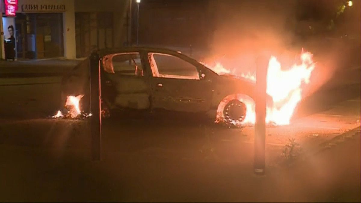 Violence erupts in Nantes after police kill young man in traffic stop