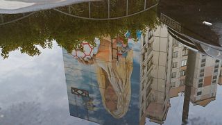 WM-Liebe: Russe lässt Porträt seiner Frau auf 12-stöckigen Häuserblock malen