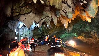Thaïlande : course contre la montre pour évacuer la grotte