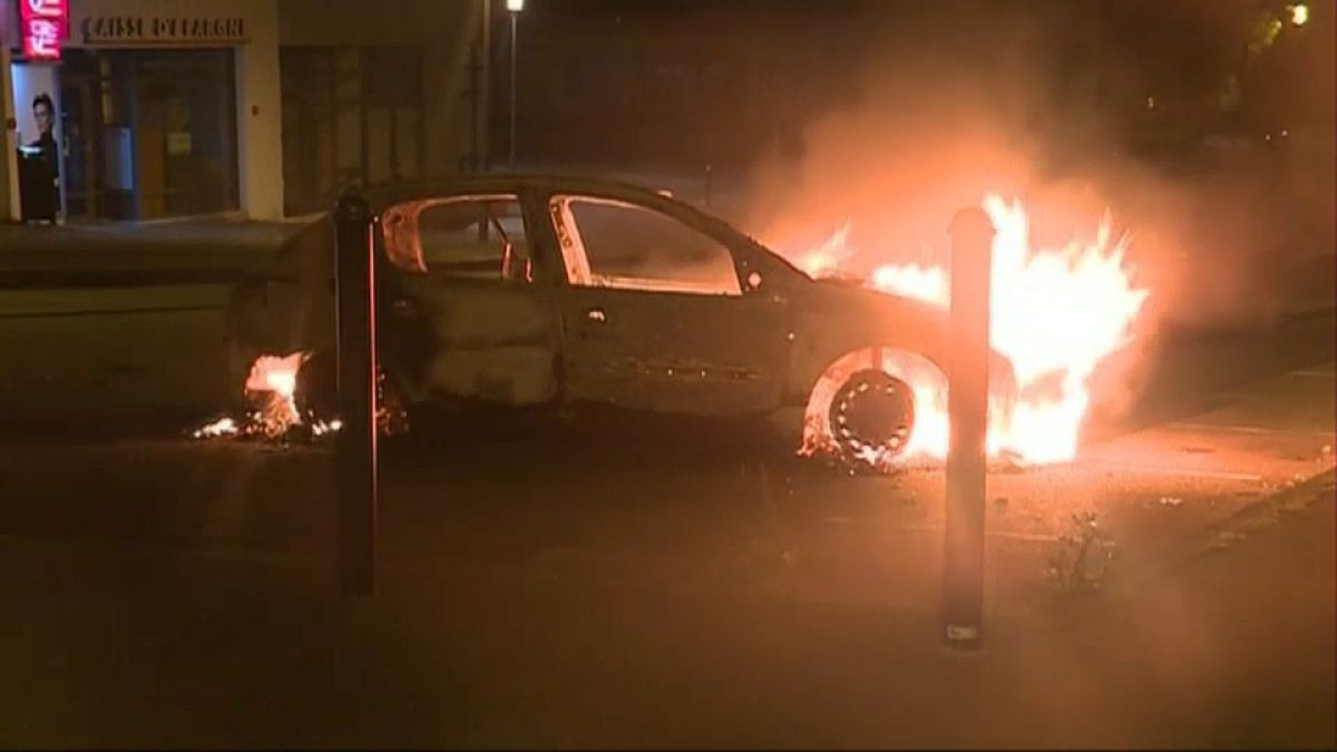 دومین شب ناآرامی‌ها در شهر نانت فرانسه؛ معترضان چهل خودرو را آتش زدند
