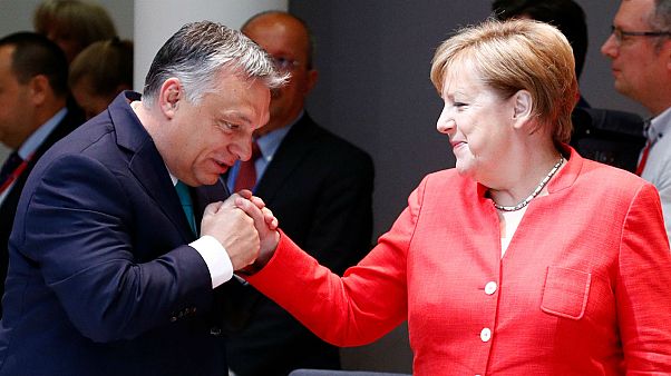 Merkel'den Orban'a 'insanlık' dersi Merkel'den Orban'a 'insanlık' dersi