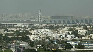 صورة من أرشيف رويترز لمنظر من الجو لمطار دبي الدولي.