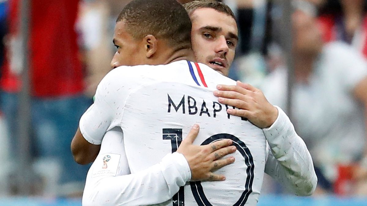 França nas meias-finais, derrota Uruguai por 2-0