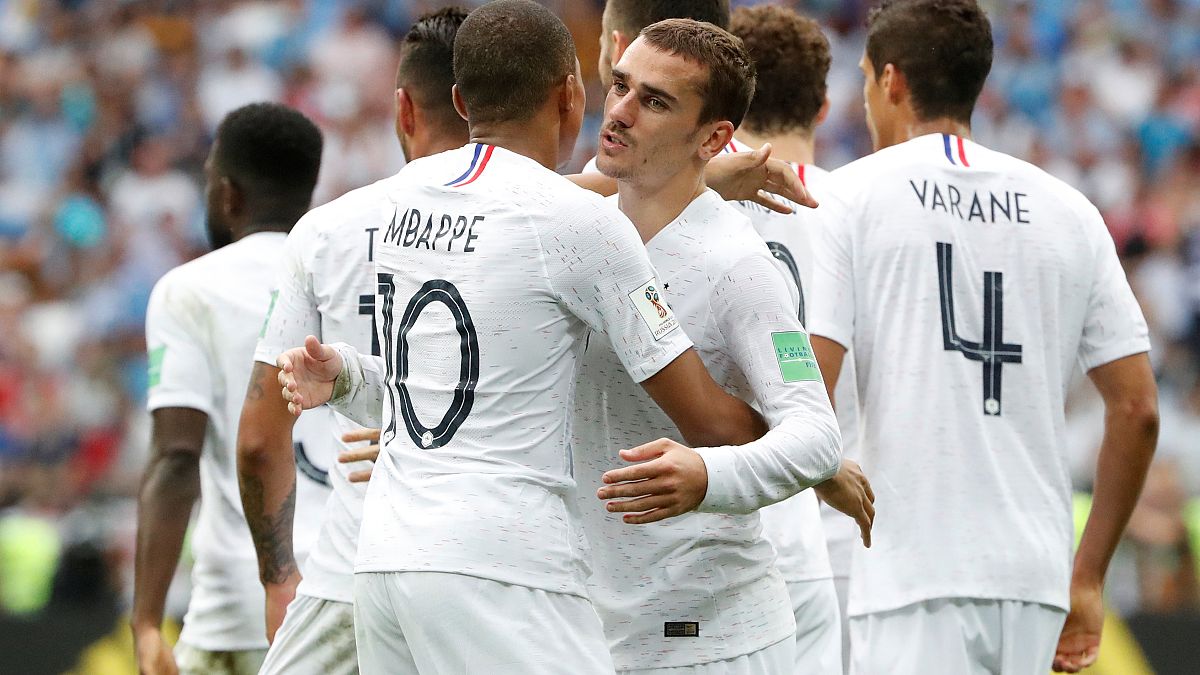 كأس العالم 2018: فرنسا تتفوق على الأوروغواي بهدفين نظيفين بفضل فاران وغريزمان