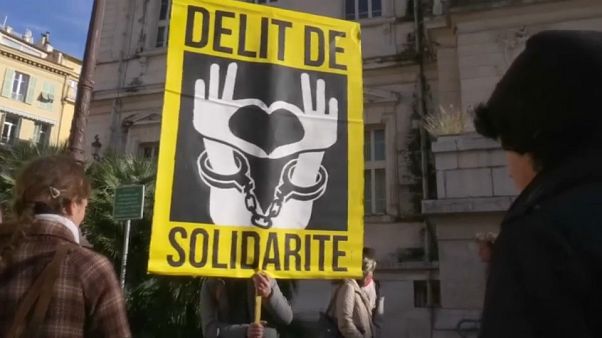 Francia, Corte costituzionale: aiutare i migranti a non è reato, vale il principio della "fraternità" Francia, Corte costituzionale: aiutare i migranti a non è reato, vale il principio della "fraternità"