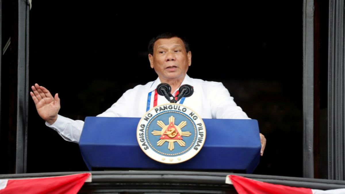رئيس الفلبين يقول إنه لن يسعى إلى ولاية أخرى