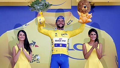 Fernando Gaviria vence primeira etapa do Tour de France