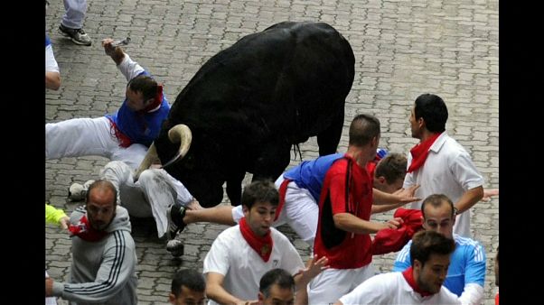 Το τρέξιμο των ταύρων στην Παμπλόνα Το τρέξιμο των ταύρων στην Παμπλόνα
