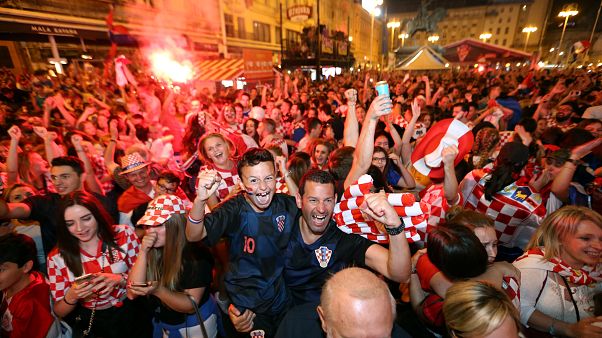 Ξέφρενοι πανηγυρισμοί στο Ζάγκρεμπ για την πρόκριση στον ημιτελικό Ξέφρενοι πανηγυρισμοί στο Ζάγκρεμπ για την πρόκριση στον ημιτελικό