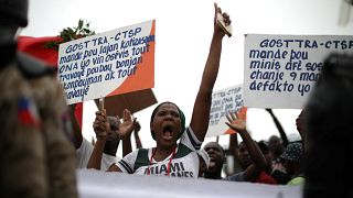 تواصل الاحتجاجات في هايتي رغم تراجع الحكومة عن زيادة أسعار الوقود