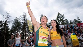 شاهد: ليتوانيا تفوز ببطولة العالم لحمل الزوجات