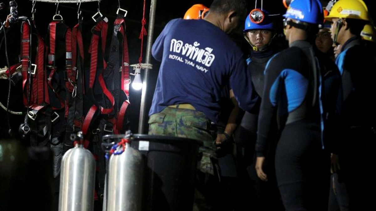 Four Thai boys saved from cave as the rest wait for rescue to resume Monday