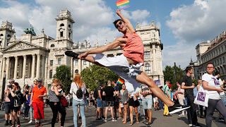 شاهد: مسيرة "فخر المثلية" تطوف شوارع العاصمة المجرية
