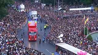 Радужный парад в Мадриде