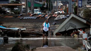 Chuvas obrigam quase um milhão de japoneses a sair de casa