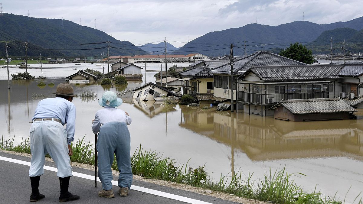 اعلام وضع فوق‌العاده در ژاپن؛ آغاز نجات محاصره‌شدگان در سیل