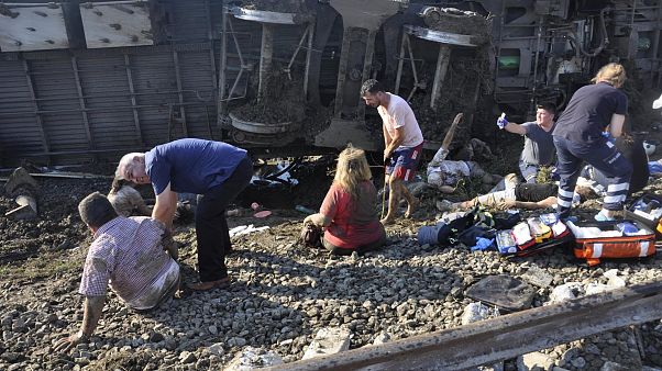 Turquie : au moins 24 morts dans le déraillement d'un train Turquie : au moins 24 morts dans le déraillement d'un train