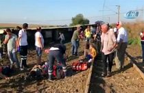 عشرات القتلى والجرحى بعد خروج قطار عن مساره في تركيا