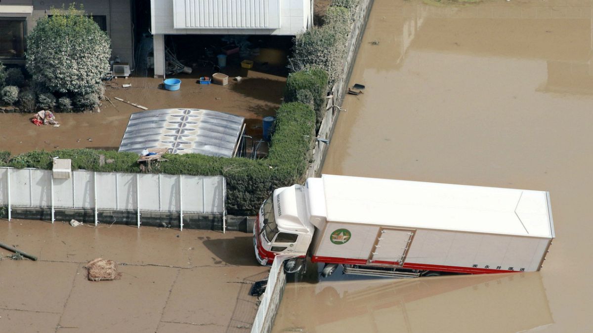 سیلاب و رانش زمین در ژاپن؛ شینزو آبه سفرش به خارج را لغو کرد