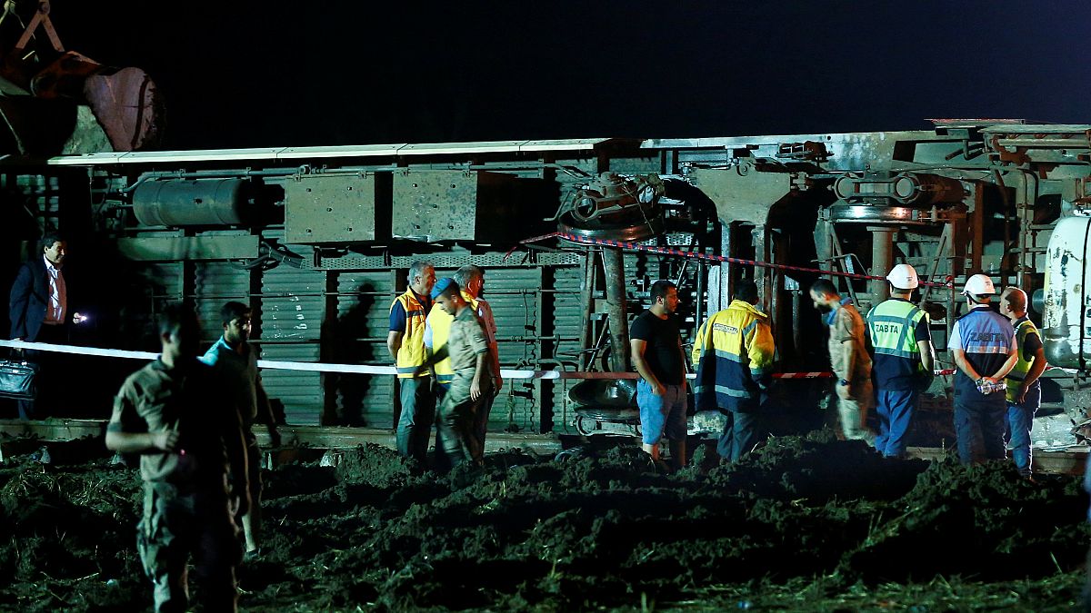  24 قتيلا جراء خروج قطار عن القضبان في تركيا 