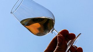 Spanyollal hamisították a francia rozé bort