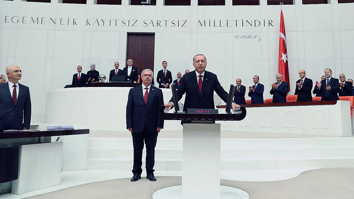 Erdogan erneut als Staatspräsident eingeschworen 