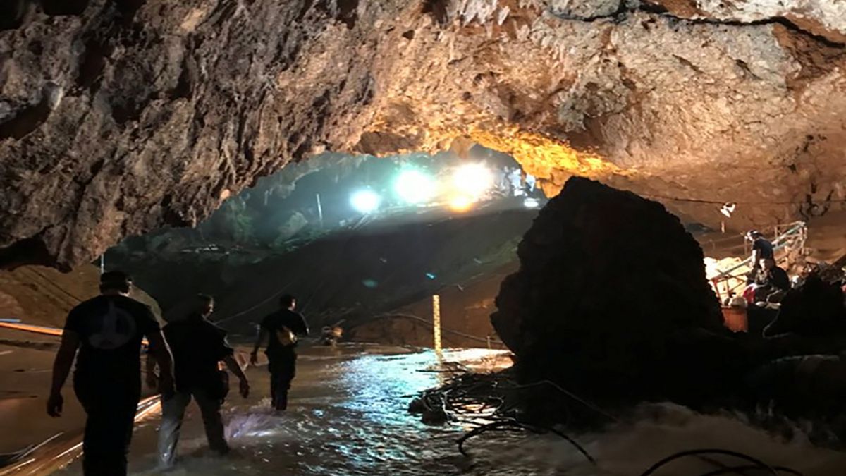 پایان عملیات نجات ۱۳ محبوس در غار؛ نوجوانان تایلندی میهمان ویژه فینال جام‌جهانی شدند