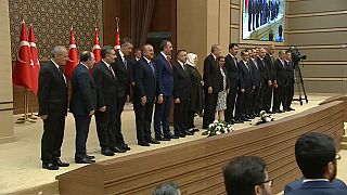 Türkei: Erdoğan setzt im neuen Kabinett auf Vertraute