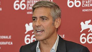 George Clooney sofre acidente em Itália