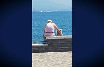پیرمرد ایتالیایی هر بامداد با عکسی از همسرش به دریا می‌رود