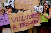 España propone reformar la tipificación de violación: "Si una mujer no dice 'sí' expresamente"