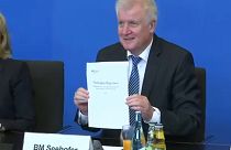 "Asylwende für Deutschland": Seehofer stellt "Masterplan" vor