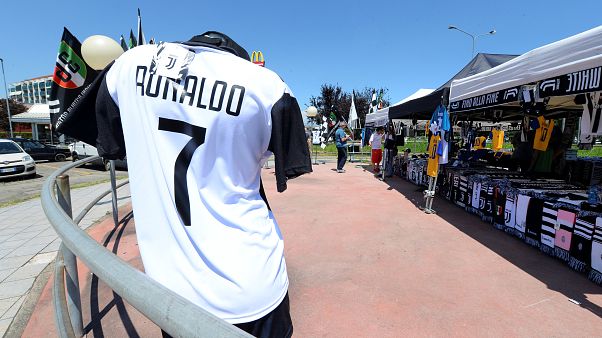 Real Madrid'in yıldız oyuncusu Ronaldo Juventus'a transfer oldu Real Madrid'in yıldız oyuncusu Ronaldo Juventus'a transfer oldu