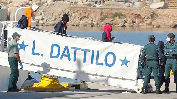 Italian coast guard intervenes in migrant rescue 'to save crew' Italian coast guard intervenes in migrant rescue 'to save crew'