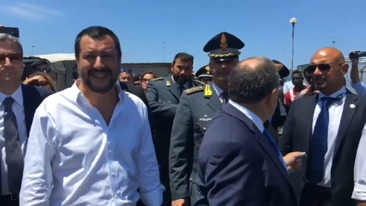 Hírhedt menekülttáborba látogatott Salvini