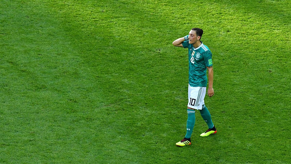 Streit um Mesut Özil: Sollen Bierhoff und Grindel ihren Hut nehmen?