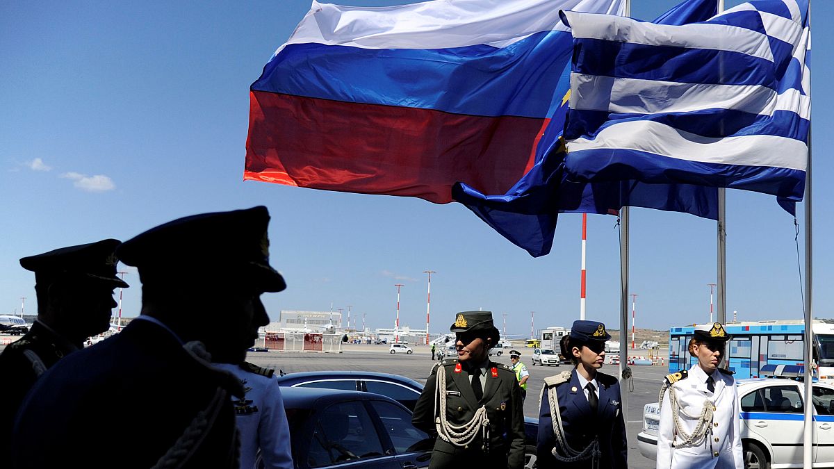Греция высылает двух российских дипломатов