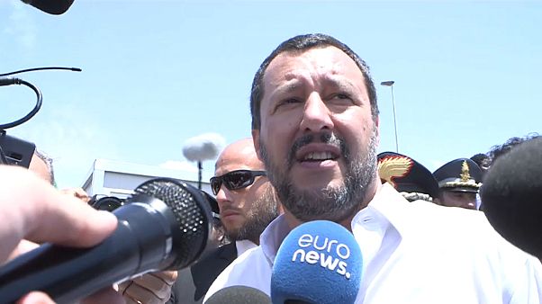 Salvini tra selfie, confische alla mafia e scintille di Governo Salvini tra selfie, confische alla mafia e scintille di Governo