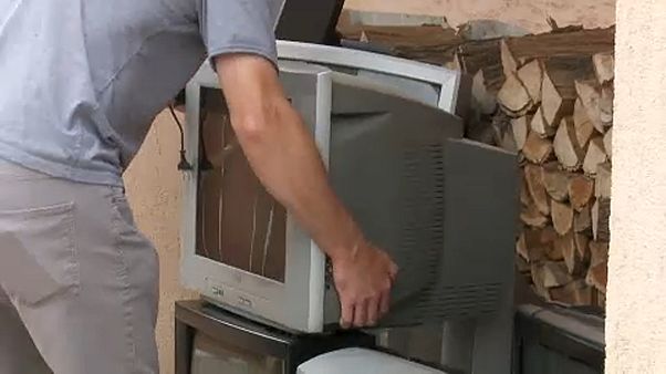 Attila, a jótékony tévészerelő Attila, a jótékony tévészerelő
