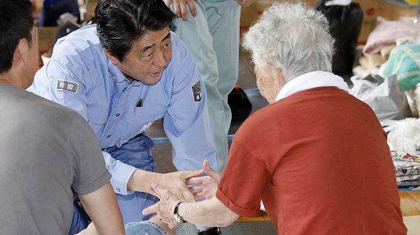 Shinzo Abe au chevet des victimes des inondations Shinzo Abe au chevet des victimes des inondations