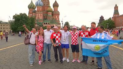 شاهد: الحماس يميز الاحتفالات قبل مباراة نصف نهائي مونديال روسيا الثانية