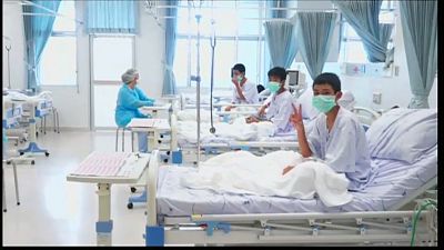 Primeras imágenes de los niños de la cueva tailandesa en el hospital
